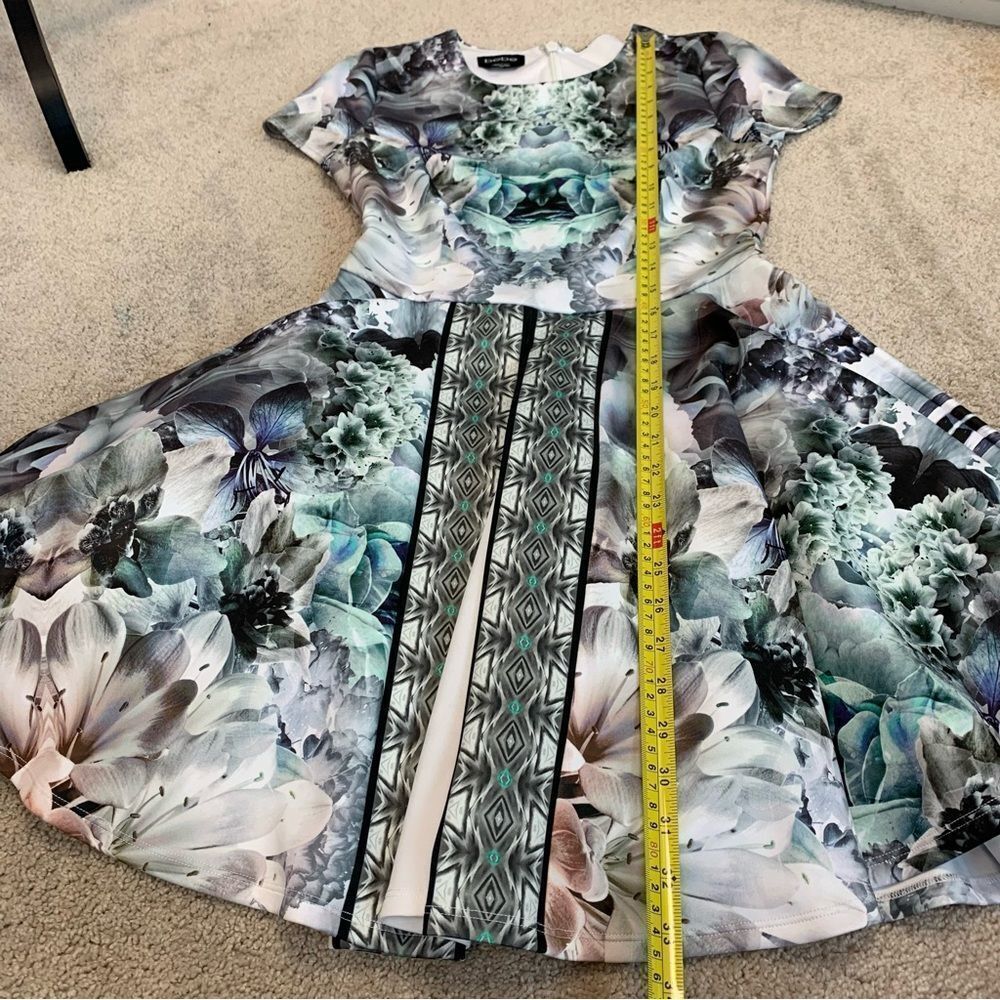 Bebe women’s blue green floral short sleeve skater dress Sz S - Picture 10 of 13